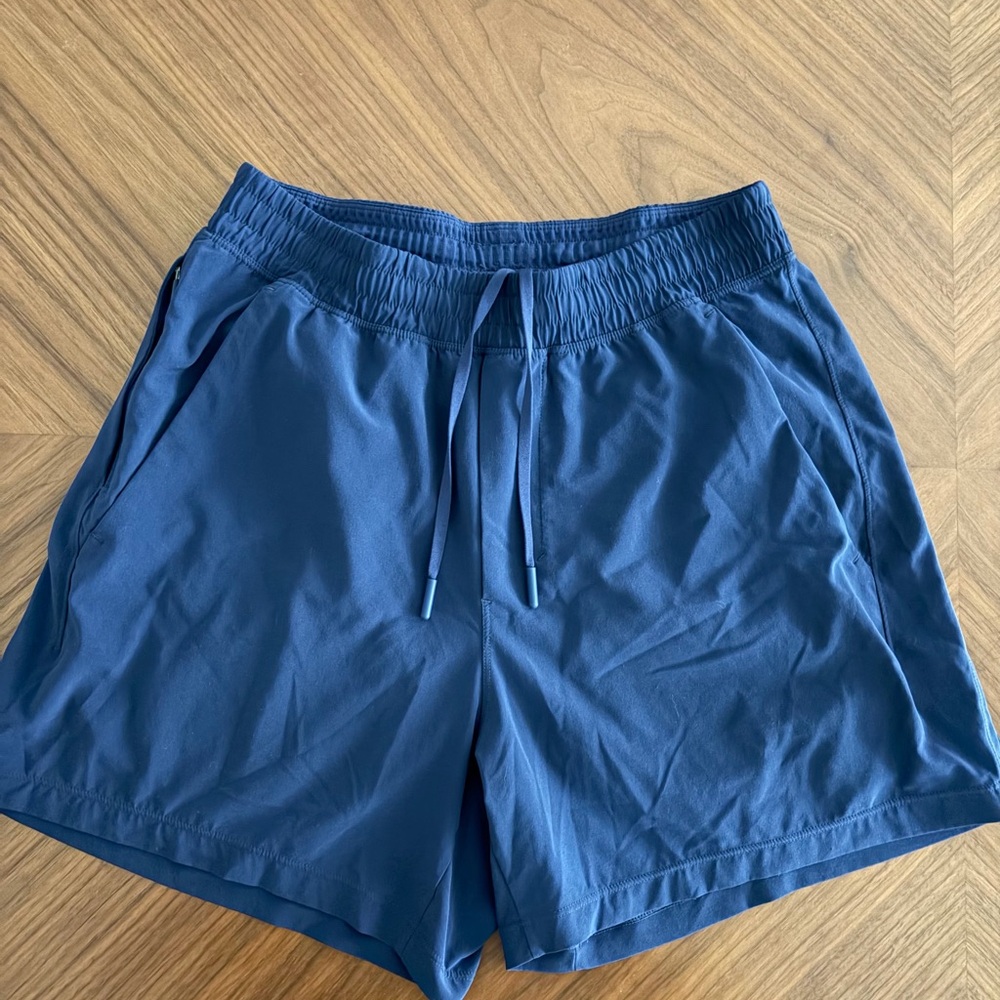 Lululemon Pacebreaker Linerless 5” - Small
